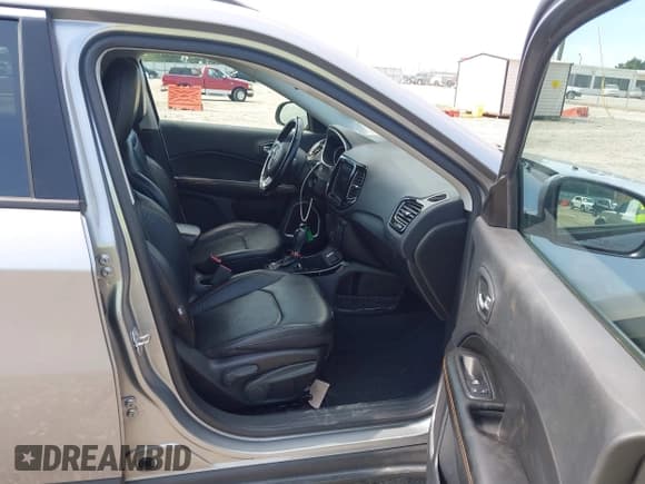 ✅ 2021 Jeep Compass Limited • VIN: 3C4NJCCBXMT526453 • Lot: 43085096. Listed on IAAI with 72,391 mi. Free auction sales archive from the USA and detailed vehicle history report at DreamBid. Image 5.