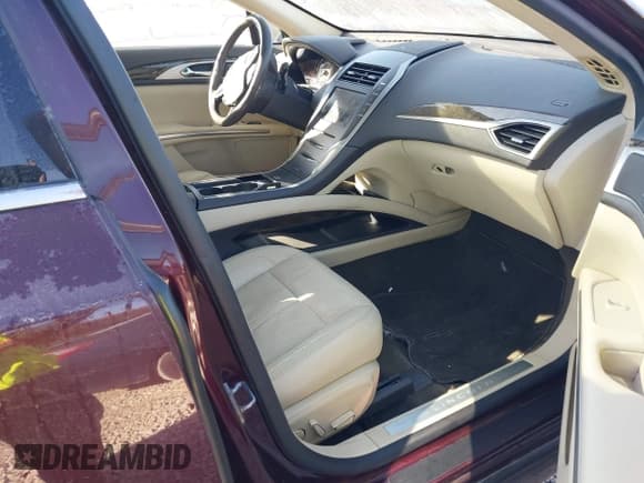 ✅ 2013 Lincoln MKZ Hybrid • VIN: 3LN6L2LU6DR823433 • Lot: 43593364. Wystawiony na IAAI z przebiegiem 200 198 mil. Bezpłatny archiwum sprzedaży aukcyjnych z USA i szczegółowy raport historii pojazdu na DreamBid. Zdjęcie 5.