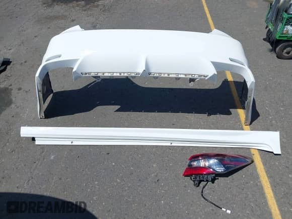 2022 Toyota Camry SE z VIN 4T1G11AK5NU075077, wystawiony jako IAAI lot #42359500 z przebiegiem 35 938 mil mil oraz . Historia ofert i sprzedaży dostępna na DreamBid. Obrazek 21.