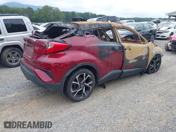 ✅ 2018 Toyota C-HR XLE • VIN: NMTKHMBX4JR042770 • Лот: 43015287. Опубликован ранее на IAAI с пробегом Не указан. Бесплатный доступ к архиву аукционных продаж из США и подробный отчёт об истории автомобиля на DreamBid. Изображение 4.