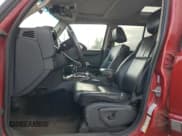 ✅ 2010 Jeep Commander Limited • VIN: 1J4RG5GT6AC137633 • Лот: 81365965. Опубликован ранее на Copart с пробегом 315 202 миль. Бесплатный доступ к архиву аукционных продаж из США и подробный отчёт об истории автомобиля на DreamBid. Изображение 7.