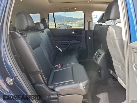 ✅ 2019 Volkswagen Atlas SEL • VIN: 1V2MR2CAXKC510847 • Лот: 92329835. Опубликован ранее на Copart с пробегом 91 328 миль. Бесплатный доступ к архиву аукционных продаж из США и подробный отчёт об истории автомобиля на DreamBid. Изображение 11.