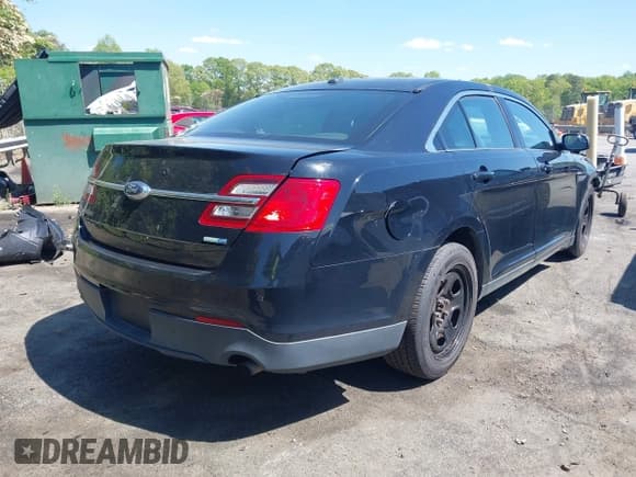 ✅ 2017 Ford Police Interceptor • VIN: 1FAHP2MK5HG103848 • Lot: 42042387. Listed on IAAI with Not provided. Free auction sales archive from the USA and detailed vehicle history report at DreamBid. Image 4.