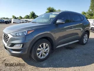 ✅ 2019 Hyundai Tucson Value • VIN: KM8J33A44KU945006 • Лот: 70196195. Опубликован ранее на Copart с пробегом 108 304 миль. Бесплатный доступ к архиву аукционных продаж из США и подробный отчёт об истории автомобиля на DreamBid. Изображение 1.