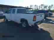 2002 Chevrolet Silverado 1500 LS z VIN 1GCEK19T12E205318, wystawiony jako IAAI lot #43510614 z przebiegiem 158 028 mil mil oraz . Historia ofert i sprzedaży dostępna na DreamBid. Obrazek 3.