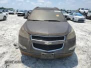 ✅ 2009 Chevrolet Traverse LS • VIN: 1GNEV13D69S162574 • Lot: 62052225. Wystawiony na Copart z przebiegiem 175 811 mil. Bezpłatny archiwum sprzedaży aukcyjnych z USA i szczegółowy raport historii pojazdu na DreamBid. Zdjęcie 5.