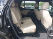 ✅ 2023 Chevrolet Traverse LS • VIN: 1GNERFKW9PJ319344 • Lot: 42181237. Wystawiony na IAAI z przebiegiem 33 760 mil. Bezpłatny archiwum sprzedaży aukcyjnych z USA i szczegółowy raport historii pojazdu na DreamBid. Zdjęcie 8.