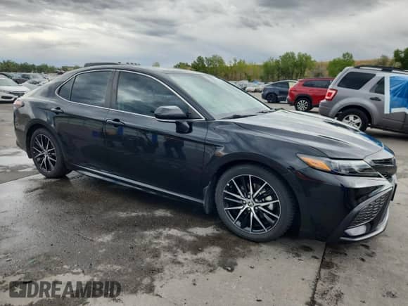 2022 Toyota Camry SE with VIN 4T1G11BK1NU068643, listed as a Copart auction lot 80522695 with 51,182 mi miles and Salvage title. Bid and sale history available at DreamBid. Image 4.