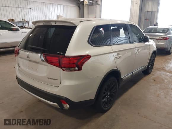 ✅ 2018 Mitsubishi Outlander ES • VIN: JA4AZ2A37JZ005752 • Lot: 43497059. Listed on IAAI with 63,459 mi. Free auction sales archive from the USA and detailed vehicle history report at DreamBid. Image 4.