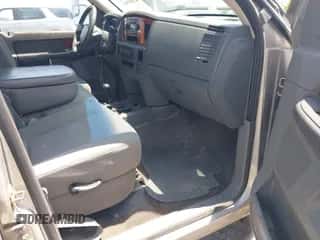 2006 Dodge 3500 SLT z VIN 3D7LX38C36G119406, wystawiony jako IAAI lot #42488961 z przebiegiem 235 739 mil mil oraz . Historia ofert i sprzedaży dostępna na DreamBid. Obrazek 5.