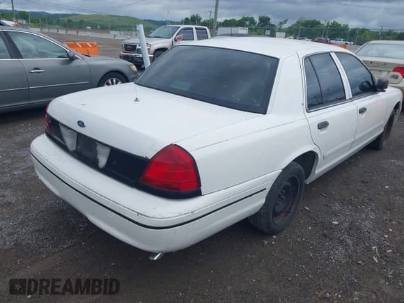 ✅ 2000 Ford Crown Victoria Police Interceptor • VIN: 2FAFP71W5YX204281 • Лот: 42533803. Опубликован ранее на IAAI с пробегом 128 268 миль. Бесплатный доступ к архиву аукционных продаж из США и подробный отчёт об истории автомобиля на DreamBid. Изображение 4.