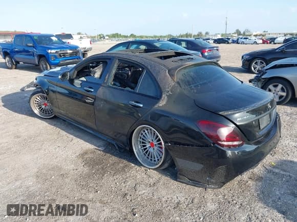 ✅ 2015 Mercedes-Benz C 63 S AMG • VIN: 55SWF8HB5FU079722 • Lot: 42017399. Listed on IAAI with Not provided. Free auction sales archive from the USA and detailed vehicle history report at DreamBid. Image 3.