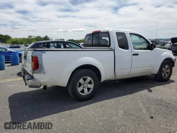 2011 Nissan Frontier SV z VIN 1N6AD0CU7BC435877, wystawiony jako Copart lot #57132265 z przebiegiem 141 862 mil mil oraz Czysty tytuł • Clean title. Historia ofert i sprzedaży dostępna na DreamBid. Obrazek 3.