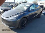✅ 2024 Tesla Model Y • VIN: 7SAYGDED0RF102126 • Lot: 43623474. Wystawiony na IAAI z przebiegiem 21 471 mil. Bezpłatny archiwum sprzedaży aukcyjnych z USA i szczegółowy raport historii pojazdu na DreamBid. Zdjęcie 21.