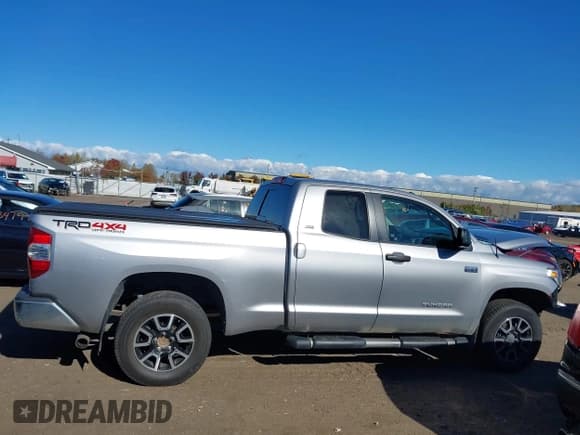 ✅ 2018 Toyota Tundra SR • VIN: 5TFUW5F16JX770998 • Lot: 43483376. Listed on IAAI with 87,751 mi. Free auction sales archive from the USA and detailed vehicle history report at DreamBid. Image 13.