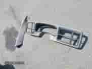 2001 Chevrolet Tahoe LT z VIN 1GNEK13T81R122136, wystawiony jako IAAI lot #42272857 z przebiegiem 216 060 mil mil oraz . Historia ofert i sprzedaży dostępna na DreamBid. Obrazek 12.