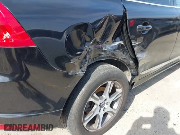 ✅ 2014 Volvo XC60 R-Design Premier Plus • VIN: YV4902DZ4E2554890 • Lot: 41599418. Wystawiony na IAAI z przebiegiem 90 090 mil. Bezpłatny archiwum sprzedaży aukcyjnych z USA i szczegółowy raport historii pojazdu na DreamBid. Zdjęcie 17.