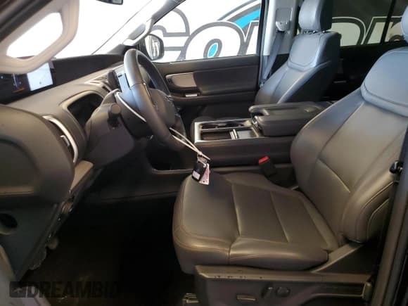 ✅ 2025 Ford Expedition Active • VIN: 1FMJU1J81SEA42391 • Лот: 93571835. Опубликован ранее на Copart с пробегом 3 268 миль. Бесплатный доступ к архиву аукционных продаж из США и подробный отчёт об истории автомобиля на DreamBid. Изображение 7.