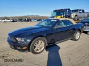 ✅ 2010 Ford Mustang V6 • VIN: 1ZVBP8EN5A5177846 • Лот: 95734955. Опубликован ранее на Copart с пробегом 129 755 миль. Бесплатный доступ к архиву аукционных продаж из США и подробный отчёт об истории автомобиля на DreamBid. Изображение 1.