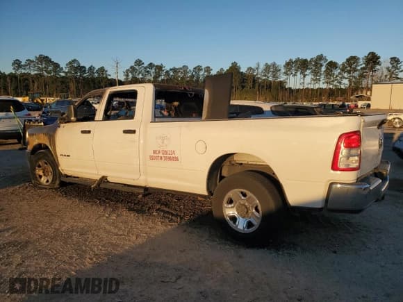 ✅ 2021 Ram 2500 Tradesman • VIN: 3C6UR4HJ3MG651918 • Lot: 46206985. Wystawiony na Copart z przebiegiem Nie podano. Bezpłatny archiwum sprzedaży aukcyjnych z USA i szczegółowy raport historii pojazdu na DreamBid. Zdjęcie 2.