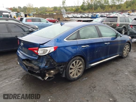 ✅ 2017 Hyundai Sonata Sport • VIN: 5NPE34AF4HH562019 • Lot: 43446427. Listed on IAAI with 169,719 mi. Free auction sales archive from the USA and detailed vehicle history report at DreamBid. Image 4.