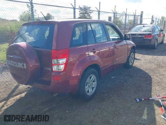 ✅ 2007 Suzuki Grand Vitara • VIN: JS3TE941774203543 • Lot: 43315431. Wystawiony na IAAI z przebiegiem 207 289 mil. Bezpłatny archiwum sprzedaży aukcyjnych z USA i szczegółowy raport historii pojazdu na DreamBid. Zdjęcie 4.
