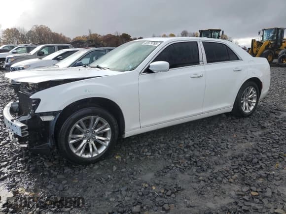✅ 2017 Chrysler 300 Limited • VIN: 2C3CCAAG8HH661941 • Lot: 82579765. Wystawiony na Copart z przebiegiem 108 884 mil. Bezpłatny archiwum sprzedaży aukcyjnych z USA i szczegółowy raport historii pojazdu na DreamBid. Zdjęcie 1.
