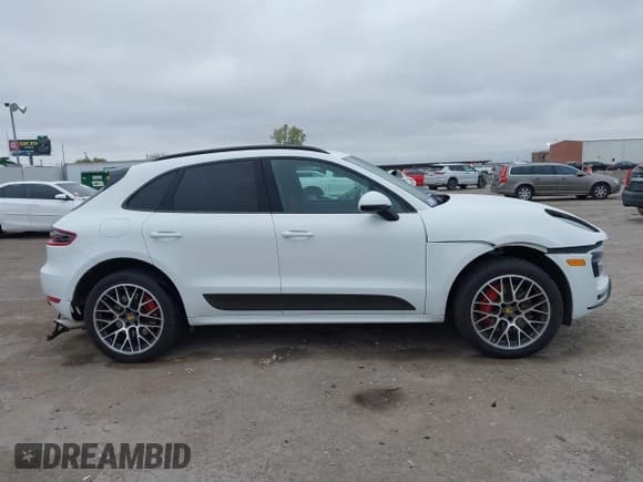 ✅ 2016 Porsche Macan Turbo • VIN: WP1AF2A59GLB94592 • Lot: 41106599. Wystawiony na IAAI z przebiegiem 94 837 mil. Bezpłatny archiwum sprzedaży aukcyjnych z USA i szczegółowy raport historii pojazdu na DreamBid. Zdjęcie 13.