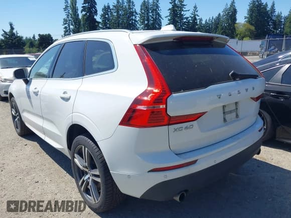 ✅ 2019 Volvo XC60 Momentum • VIN: LYVA22RK5KB191242 • Lot: 42697675. Wystawiony na IAAI z przebiegiem 64 410 mil. Bezpłatny archiwum sprzedaży aukcyjnych z USA i szczegółowy raport historii pojazdu na DreamBid. Zdjęcie 6.