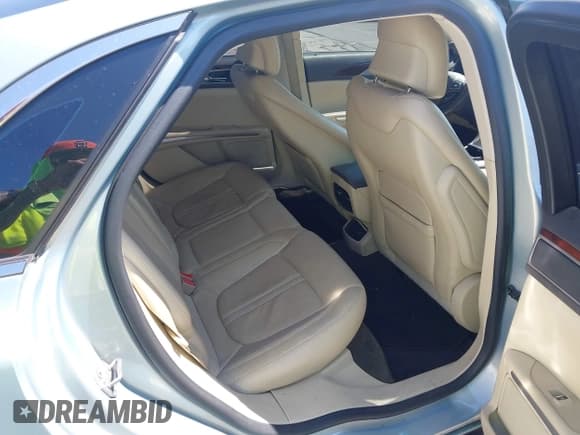 ✅ 2014 Lincoln MKZ Hybrid • VIN: 3LN6L2LU7ER808117 • Lot: 43097766. Listed on IAAI with 104,542 mi. Free auction sales archive from the USA and detailed vehicle history report at DreamBid. Image 8.