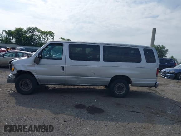✅ 2002 Ford Econoline Passenger XL • VIN: 1FBSS31L22HB33221 • Лот: 42613580. Опубликован ранее на IAAI с пробегом 196 057 миль. Бесплатный доступ к архиву аукционных продаж из США и подробный отчёт об истории автомобиля на DreamBid. Изображение 14.
