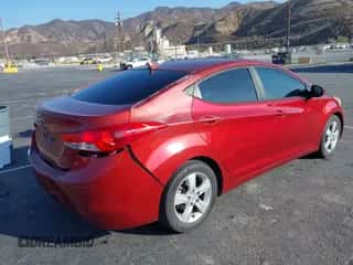 2013 Hyundai Elantra GLS z VIN 5NPDH4AE9DH365524, wystawiony jako IAAI lot #43351615 z przebiegiem 121 616 mil mil oraz . Historia ofert i sprzedaży dostępna na DreamBid. Obrazek 4.