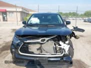 ✅ 2022 Toyota Highlander LE • VIN: 5TDBZRBHXNS560991 • Lot: 42459506. Wystawiony na IAAI z przebiegiem 44 752 mil. Bezpłatny archiwum sprzedaży aukcyjnych z USA i szczegółowy raport historii pojazdu na DreamBid. Zdjęcie 13.