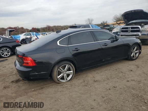 ✅ 2018 Volvo S90 Momentum • VIN: LVY982MKXJP016313 • Lot: 91645275. Wystawiony na Copart z przebiegiem 174 238 mil. Bezpłatny archiwum sprzedaży aukcyjnych z USA i szczegółowy raport historii pojazdu na DreamBid. Zdjęcie 3.
