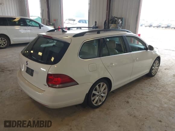✅ 2014 Volkswagen Jetta TDI w/Sunroof & Nav • VIN: 3VWPL7AJ9EM609949 • Lot: 42872915. Listed on IAAI with 132,442 mi. Free auction sales archive from the USA and detailed vehicle history report at DreamBid. Image 4.