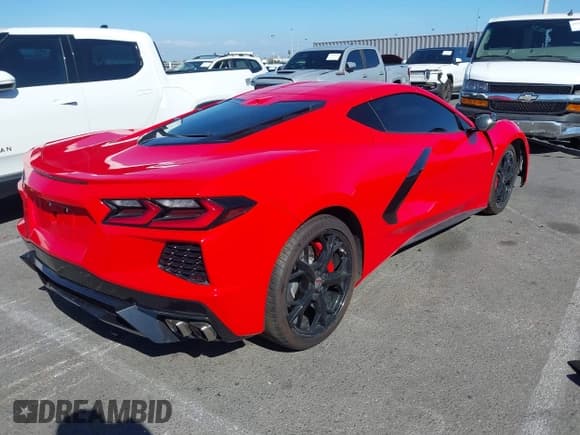 ✅ 2020 Chevrolet Corvette 2LT • VIN: 1G1Y72D49L5109791 • Lot: 43517295. Wystawiony na IAAI z przebiegiem 42 188 mil. Bezpłatny archiwum sprzedaży aukcyjnych z USA i szczegółowy raport historii pojazdu na DreamBid. Zdjęcie 4.