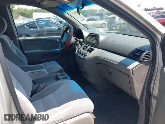 ✅ 2008 Honda Odyssey LX • VIN: 5FNRL382X8B056904 • Lot: 42530609. Listed on IAAI with 238,793 mi. Free auction sales archive from the USA and detailed vehicle history report at DreamBid. Image 5.