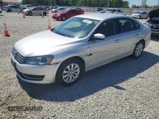 ✅ 2013 Volkswagen Passat Wolfsburg Edition • VIN: 1VWAH7A34DC027251 • Лот: 70245475. Опубликован ранее на Copart с пробегом 68 065 миль. Бесплатный доступ к архиву аукционных продаж из США и подробный отчёт об истории автомобиля на DreamBid. Изображение 1.