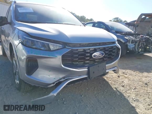 ✅ 2024 Ford Escape ST-Line • VIN: 1FMCU9MN8RUA26679 • Lot: 43486522. Wystawiony na IAAI z przebiegiem 26 490 mil. Bezpłatny archiwum sprzedaży aukcyjnych z USA i szczegółowy raport historii pojazdu na DreamBid. Zdjęcie 6.