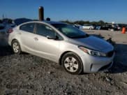 ✅ 2017 Kia Forte LX • VIN: 3KPFK4A73HE060798 • Lot: 90215475. Wystawiony na Copart z przebiegiem 228 478 mil. Bezpłatny archiwum sprzedaży aukcyjnych z USA i szczegółowy raport historii pojazdu na DreamBid. Zdjęcie 4.