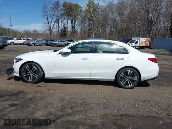 ✅ 2022 Mercedes-Benz C 300 • VIN: W1KAF4HB7NR034008 • Lot: 42030151. Listed on IAAI with 26,531 mi. Free auction sales archive from the USA and detailed vehicle history report at DreamBid. Image 14.