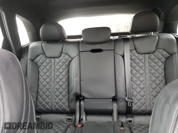 ✅ 2018 Audi SQ5 Prestige • VIN: WA1C4AFY7J2137022 • Лот: 37802633. Опубликован ранее на Copart с пробегом 47 512 миль. Бесплатный доступ к архиву аукционных продаж из США и подробный отчёт об истории автомобиля на DreamBid. Изображение 10.