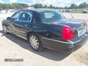 ✅ 2010 Lincoln Town Car Signature Limited • VIN: 2LNBL8CV3AX615582 • Lot: 43340869. Wystawiony na IAAI z przebiegiem 202 706 mil. Bezpłatny archiwum sprzedaży aukcyjnych z USA i szczegółowy raport historii pojazdu na DreamBid. Zdjęcie 3.