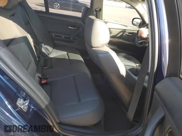 2011 BMW 3 Series 328i xDrive z VIN WBAPK7C56BF087781, wystawiony jako Copart lot #81316205 z przebiegiem 190 618 mil mil oraz Szkoda całkowita • Salvage title. Historia ofert i sprzedaży dostępna na DreamBid. Obrazek 10.