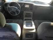 ✅ 2005 Chevrolet Silverado 2500HD LS • VIN: 1GCHK23285F953730 • Lot: 82726105. Wystawiony na Copart z przebiegiem 189 540 mil. Bezpłatny archiwum sprzedaży aukcyjnych z USA i szczegółowy raport historii pojazdu na DreamBid. Zdjęcie 8.