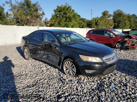 ✅ 2010 Ford Taurus SEL • VIN: 1FAHP2EW1AG132061 • Lot: 82548215. Wystawiony na Copart z przebiegiem 176 680 mil. Bezpłatny archiwum sprzedaży aukcyjnych z USA i szczegółowy raport historii pojazdu na DreamBid. Zdjęcie 4.