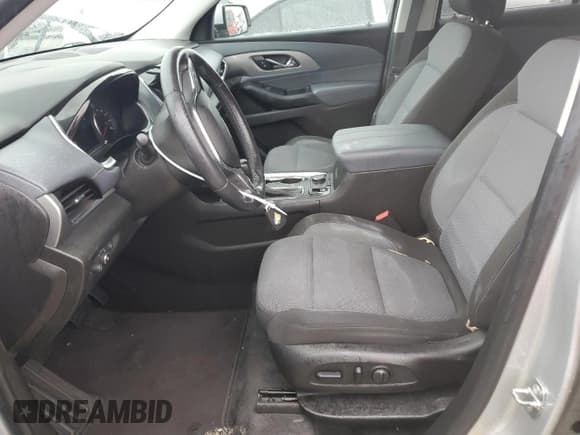 ✅ 2018 Chevrolet Traverse LT Cloth • VIN: 1GNEVGKW1JJ101424 • Lot: 74521894. Wystawiony na Copart z przebiegiem 63 542 mil. Bezpłatny archiwum sprzedaży aukcyjnych z USA i szczegółowy raport historii pojazdu na DreamBid. Zdjęcie 7.