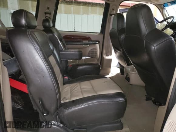 ✅ 2005 Ford Excursion Eddie Bauer • VIN: 1FMSU45P35ED41375 • Lot: 72647024. Wystawiony na Copart z przebiegiem Nie podano. Bezpłatny archiwum sprzedaży aukcyjnych z USA i szczegółowy raport historii pojazdu na DreamBid. Zdjęcie 12.