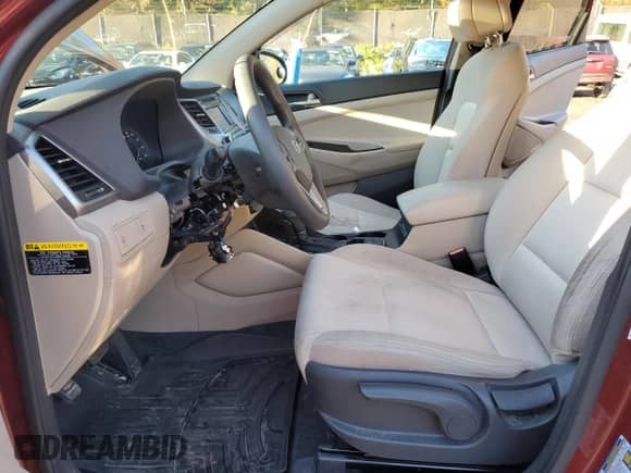 2017 Hyundai Tucson SE z VIN KM8J23A40HU254647, wystawiony jako Copart lot #90848385 z przebiegiem 53 762 mil mil oraz Szkoda całkowita • Salvage title. Historia ofert i sprzedaży dostępna na DreamBid. Obrazek 7.