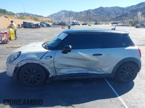 ✅ 2019 MINI Hardtop Cooper S • VIN: WMWXP7C56K2C62672 • Lot: 43496541. Wystawiony na IAAI z przebiegiem 192 554 mil. Bezpłatny archiwum sprzedaży aukcyjnych z USA i szczegółowy raport historii pojazdu na DreamBid. Zdjęcie 14.